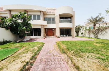 Villa - 4 Bedrooms - 5 Bathrooms for rent in Jumeirah 1 Villas - Jumeirah 1 - Jumeirah - Dubai