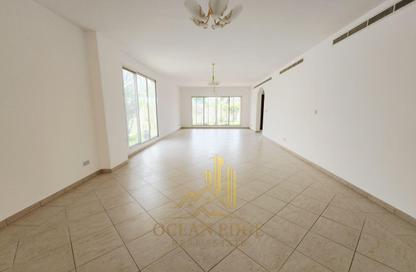 Villa - 4 Bedrooms - 5 Bathrooms for rent in Jumeirah 1 Villas - Jumeirah 1 - Jumeirah - Dubai