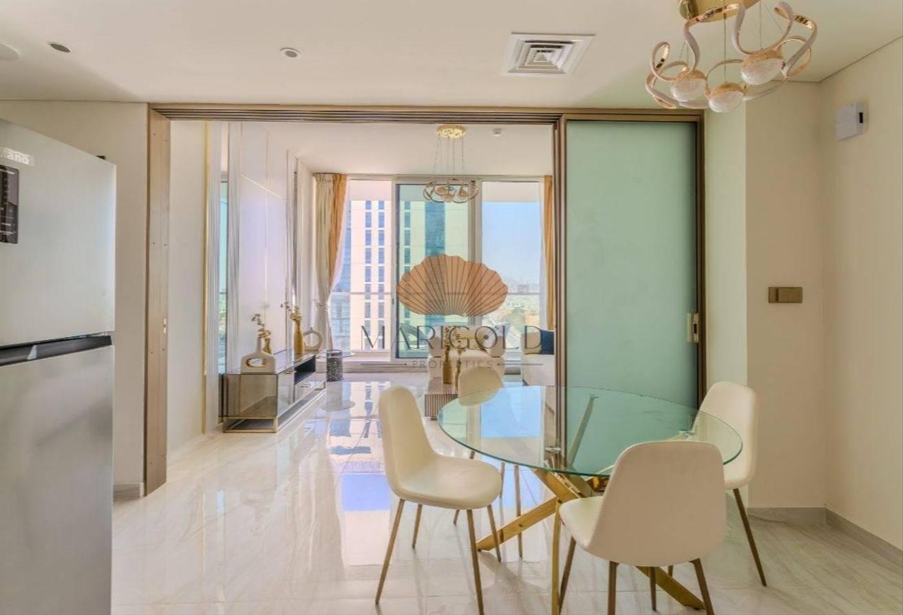 WELL FURNISHED I STUDY I BRIGHT & AIRY photo 3