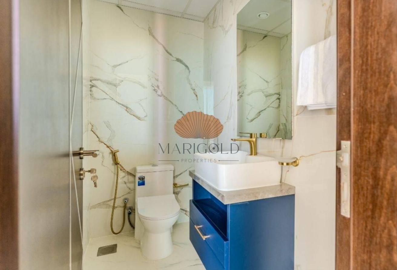 WELL FURNISHED I STUDY I BRIGHT & AIRY photo 10