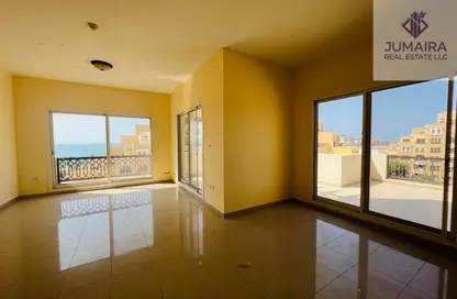 شقة - 2 غرف نوم - 4 حمامات للبيع في ياقوت - باب البحر - جزيرة المرجان - رأس الخيمة