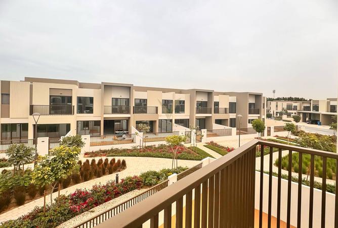 4-bed townhouse in La Violeta 1 · Corner unit — photo 3