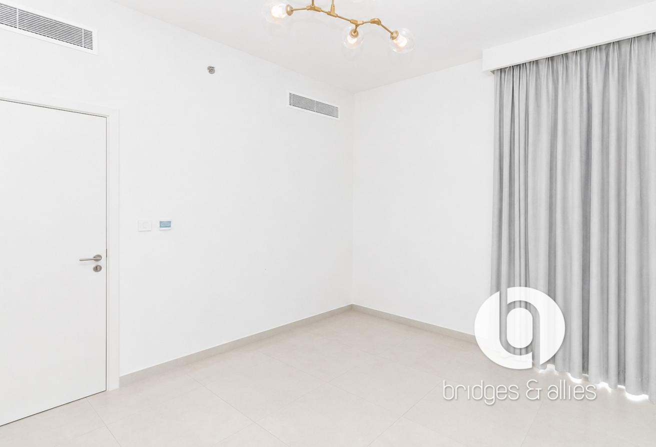 BURJ VIEW | MID FLOOR | NEW LISTING photo 12