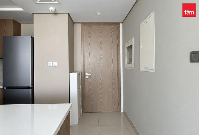 Unfurnished | High Floor | Spacious Layout photo 2