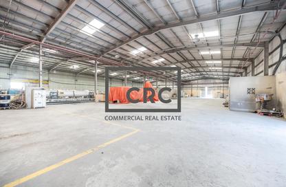 Warehouse - Studio - 3 Bathrooms for rent in Mussafah Industrial Area - Mussafah - Abu Dhabi