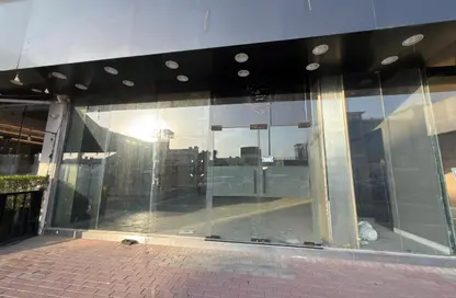 Shop - Studio - 5 Bathrooms for rent in International Airport Area - Deira - Dubai