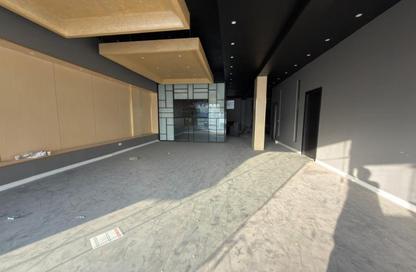 Shop - Studio - 5 Bathrooms for rent in International Airport Area - Deira - Dubai