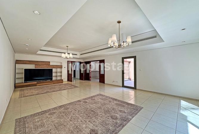 128354176 - Property Image 3