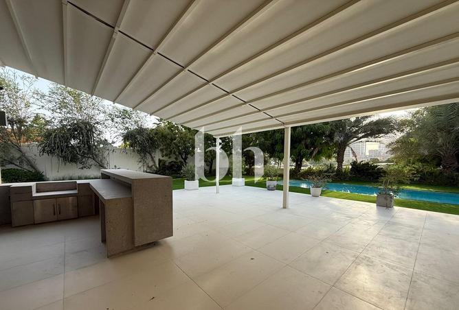 6-bed villa in Novelia · Vacant · Upgraded — photo 4