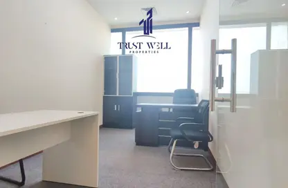 Business Centre - Studio - 4 Bathrooms for rent in Dar Al Salam Building - Corniche Road - Abu Dhabi