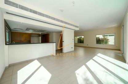 Villa - 4 Bedrooms - 4 Bathrooms for rent in District 9 - Jumeirah Park - Dubai