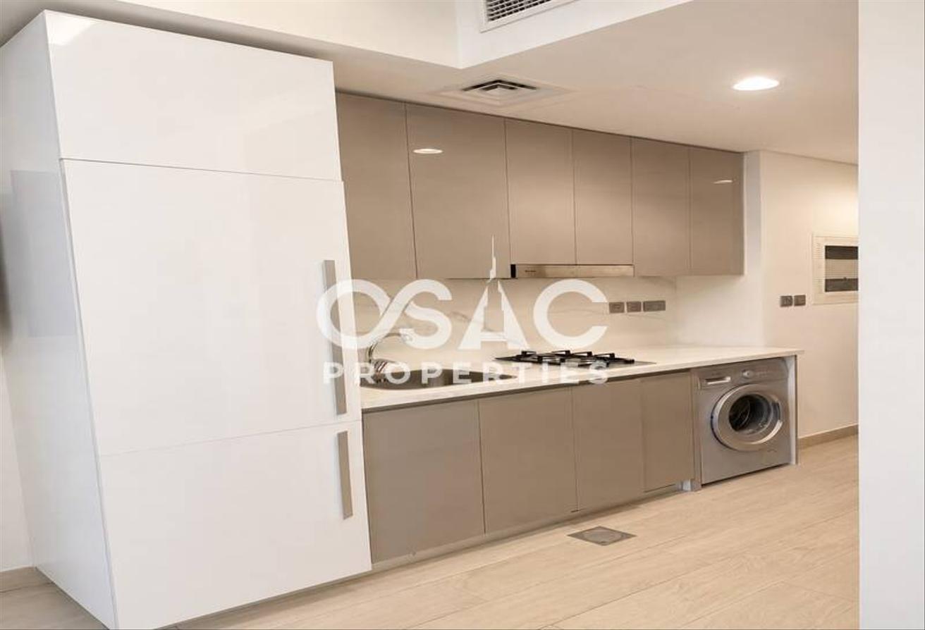 CHARMING STUDIO | COMMUNITY VIEW | PRIVATE BALCONY photo 4