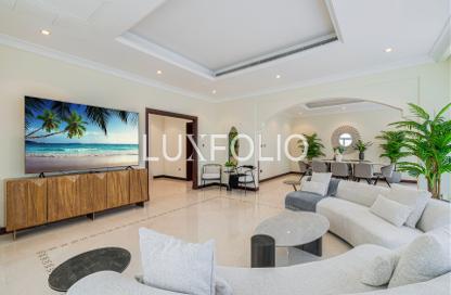 Villa - 5 - 6 for rent in Garden Homes Frond L - Garden Homes - Palm Jumeirah - Dubai