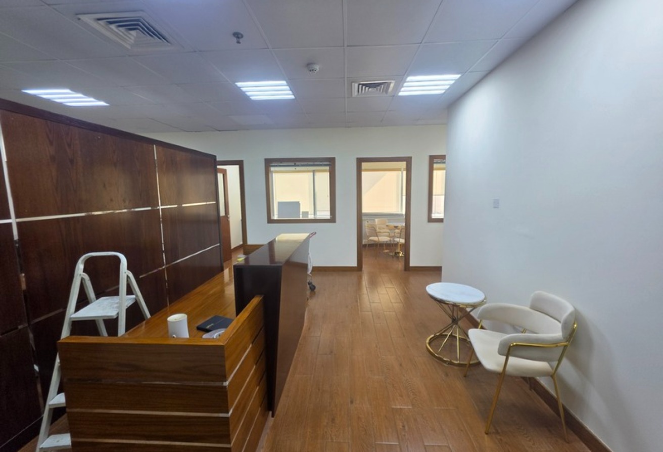 READY TO MOVE IN | FITTED OFFICE | WALK TO METRO gallery image