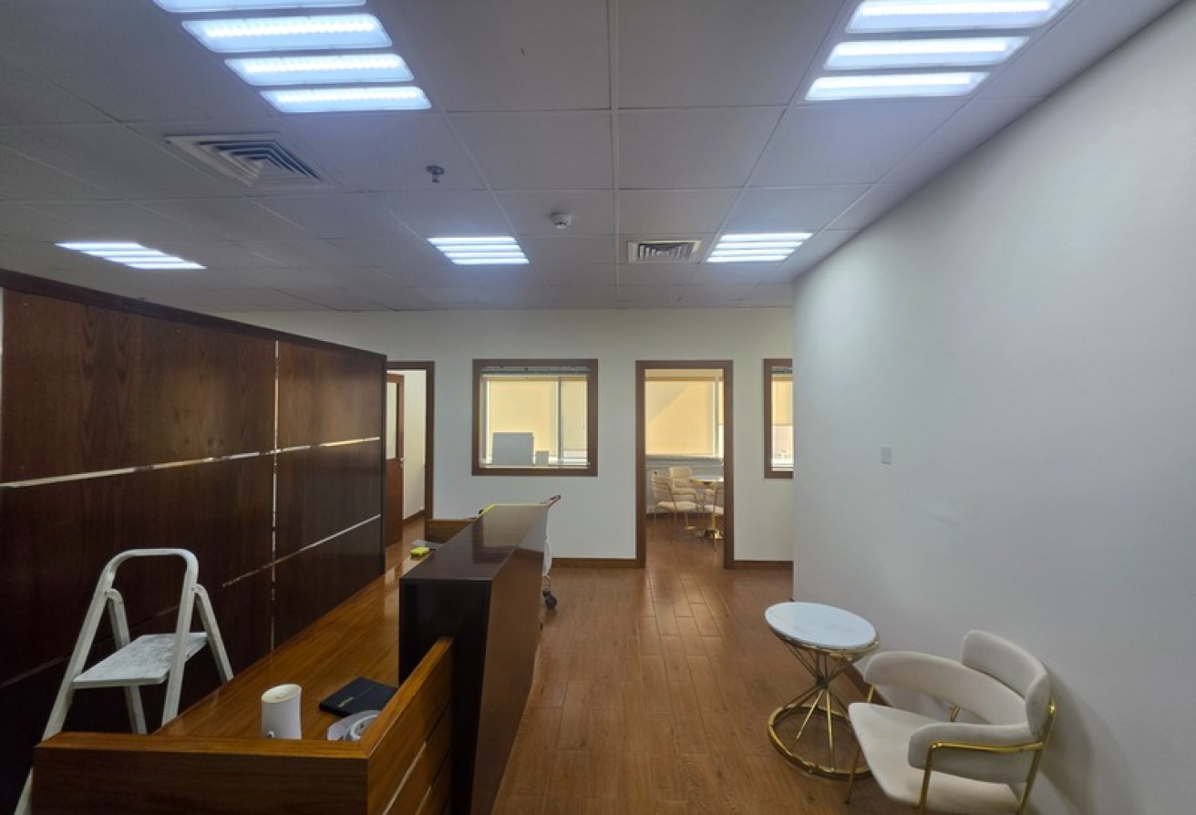 READY TO MOVE IN | FITTED OFFICE | WALK TO METRO gallery image