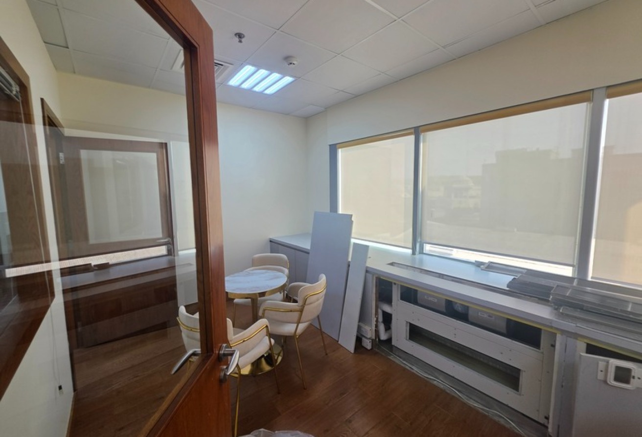 READY TO MOVE IN | FITTED OFFICE | WALK TO METRO gallery image