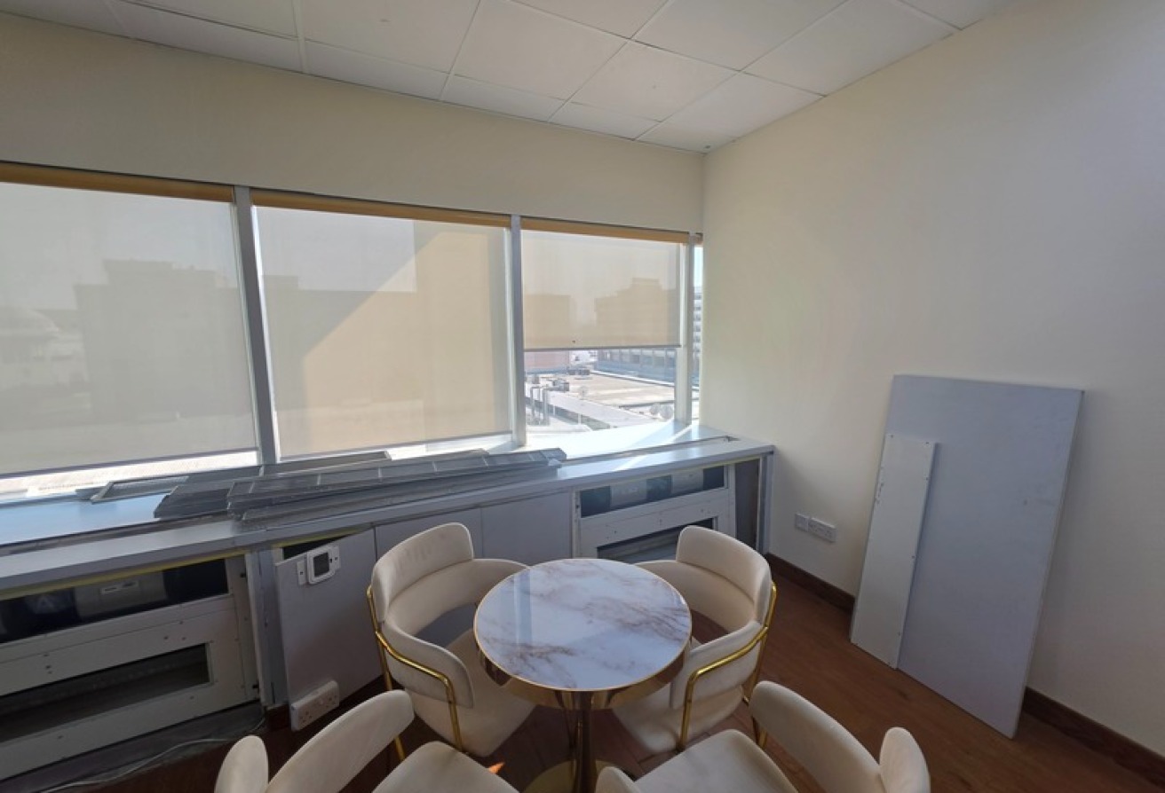 READY TO MOVE IN | FITTED OFFICE | WALK TO METRO gallery image