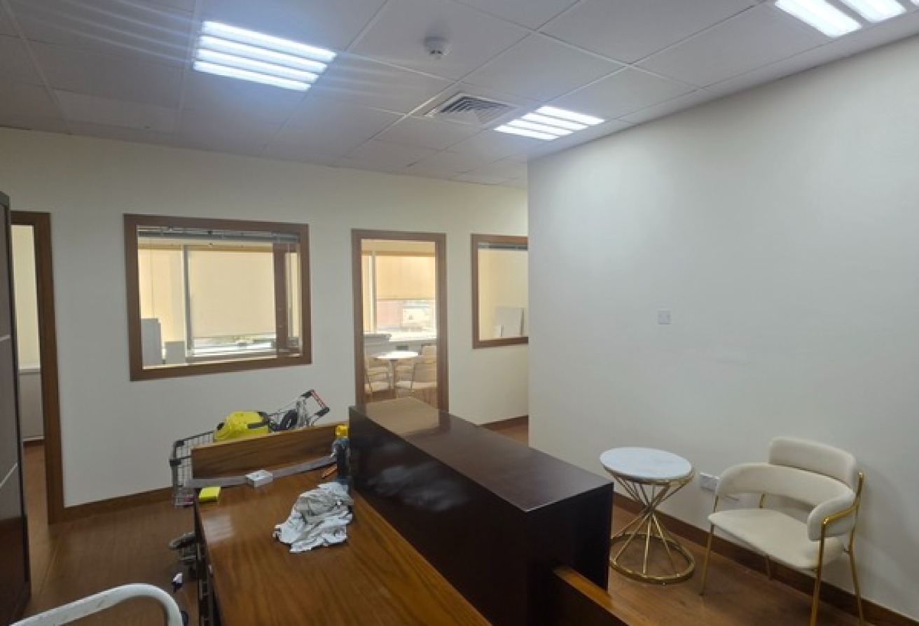 READY TO MOVE IN | FITTED OFFICE | WALK TO METRO gallery image