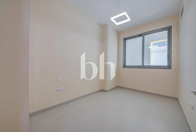 Unfurnished | Managed | Lower Floor photo 2