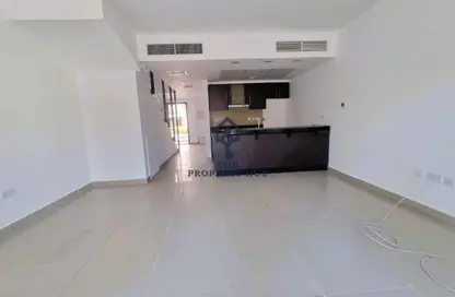 تاون هاوس - 2 غرف نوم - 3 حمامات للبيع في طراز معاصر - فيلات الريف - الريف - أبوظبي تاون هاوس - 2 غرف نوم - 3 حمامات للبيع في طراز معاصر - فيلات الريف - الريف - أبوظبي