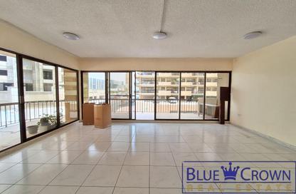 Apartment - 3 Bedrooms - 3 Bathrooms for rent in Golden Sands 1 - Al Mankhool - Bur Dubai - Dubai