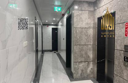 عمارة بالكامل - 8 غرف نوم - 8 حمامات للبيع في 3 المويهات - المويهات - عجمان
