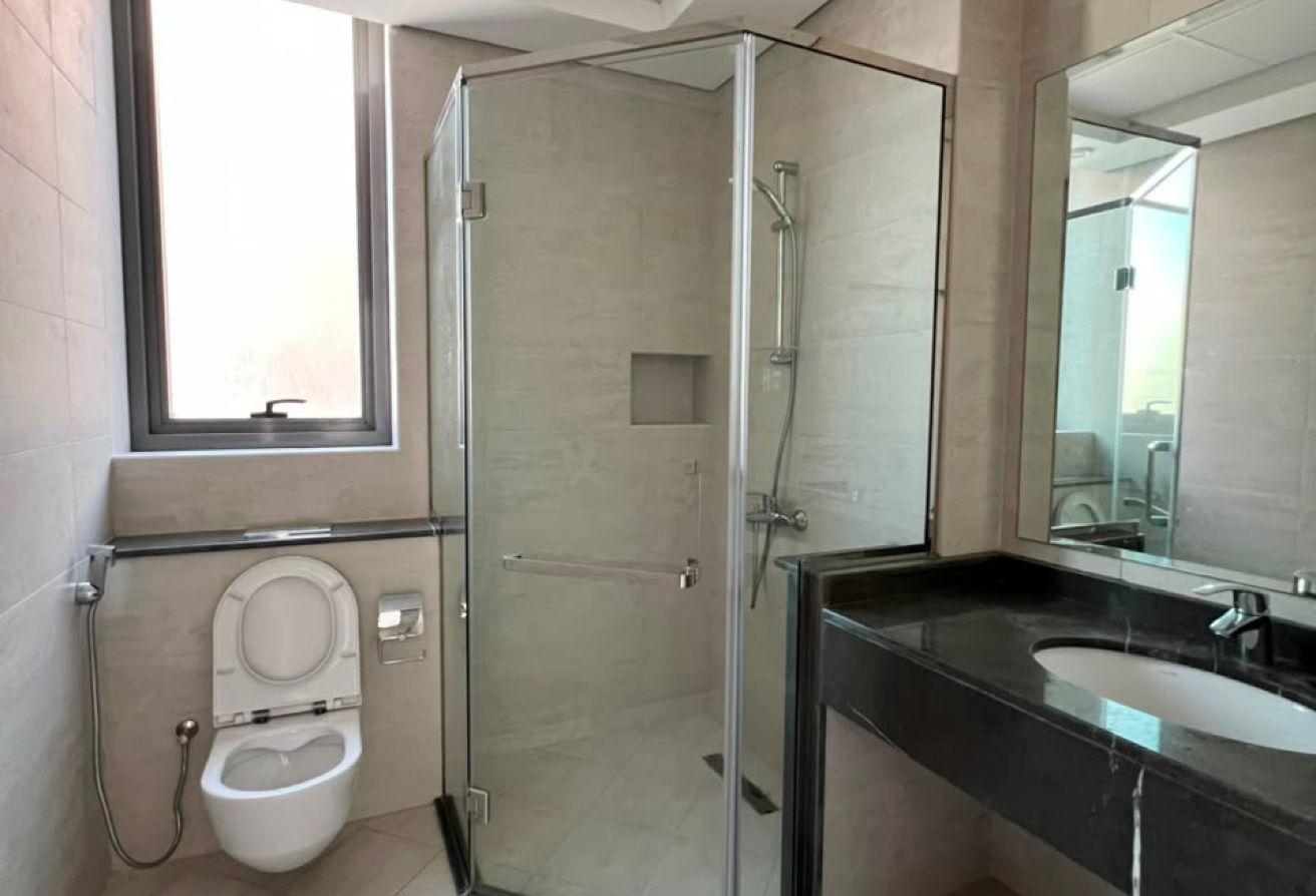 SEMI NEW 2 BHK | HUGE & SPACIOUS APARTMENT photo 8