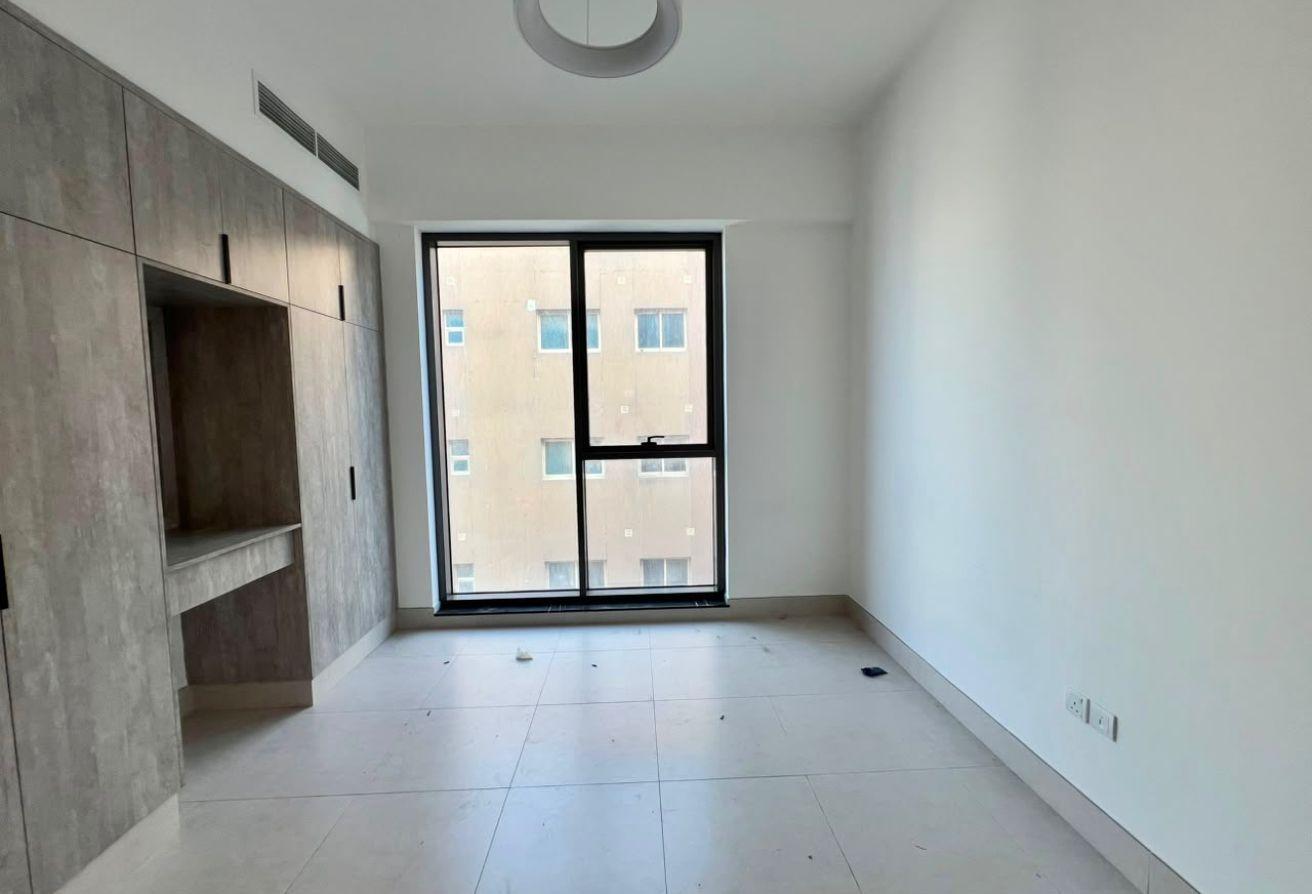 SEMI NEW 2 BHK | HUGE & SPACIOUS APARTMENT photo 3