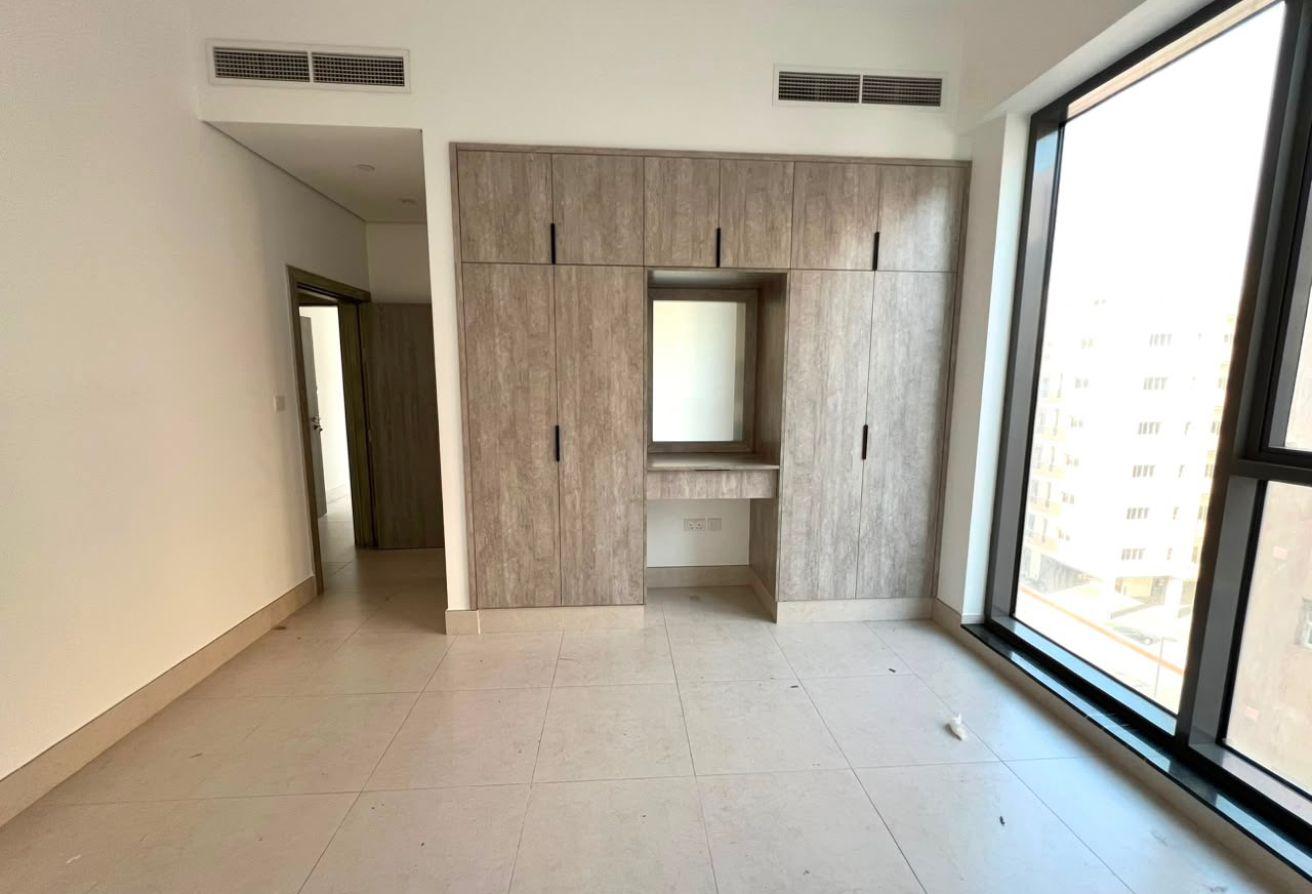 SEMI NEW 2 BHK | HUGE & SPACIOUS APARTMENT photo 6