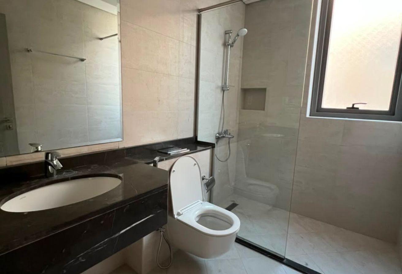 SEMI NEW 2 BHK | HUGE & SPACIOUS APARTMENT photo 7
