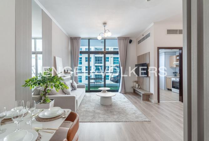 Exclusive | Upgraded Apartment | Large Layout