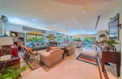 Villa - 5 Bedrooms - 6 Bathrooms for rent in District 2 - Jumeirah Park - Dubai