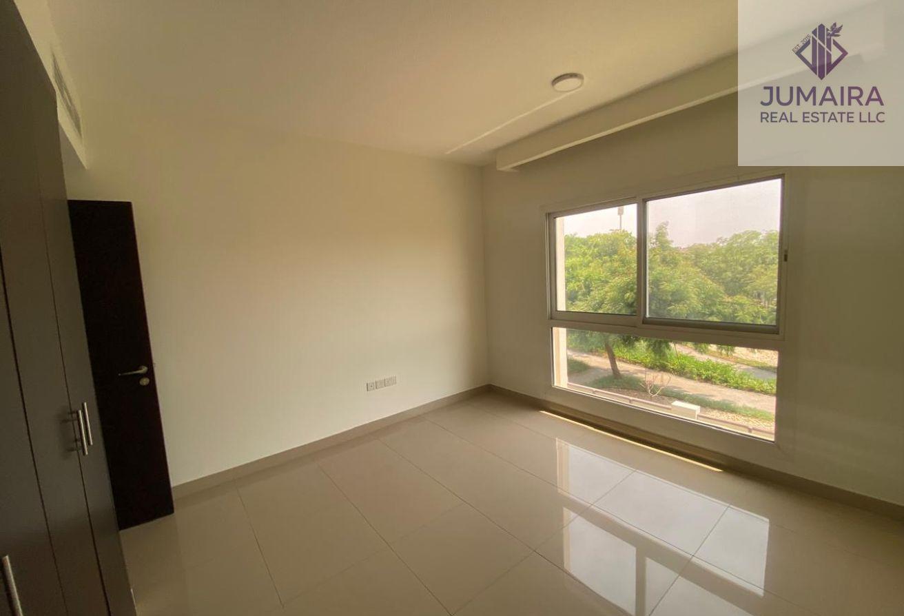 Luxury Waterfront Villa Overlooking Lagoon, Lake