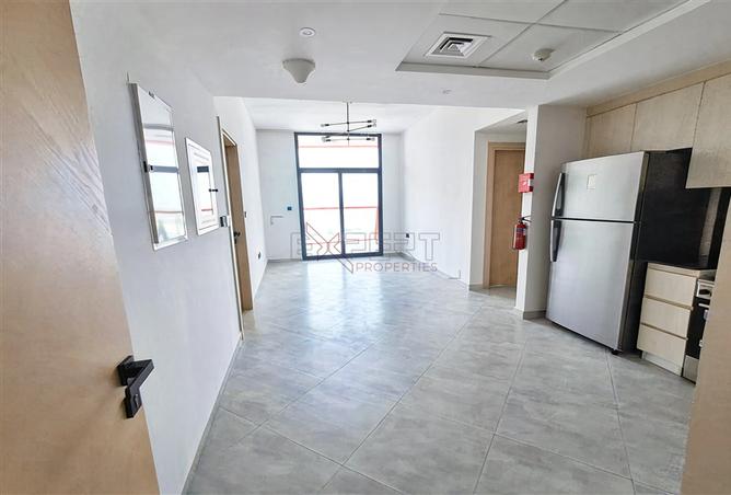 Prime Location | Spacious Unit | 4 Cheques Available photo 2