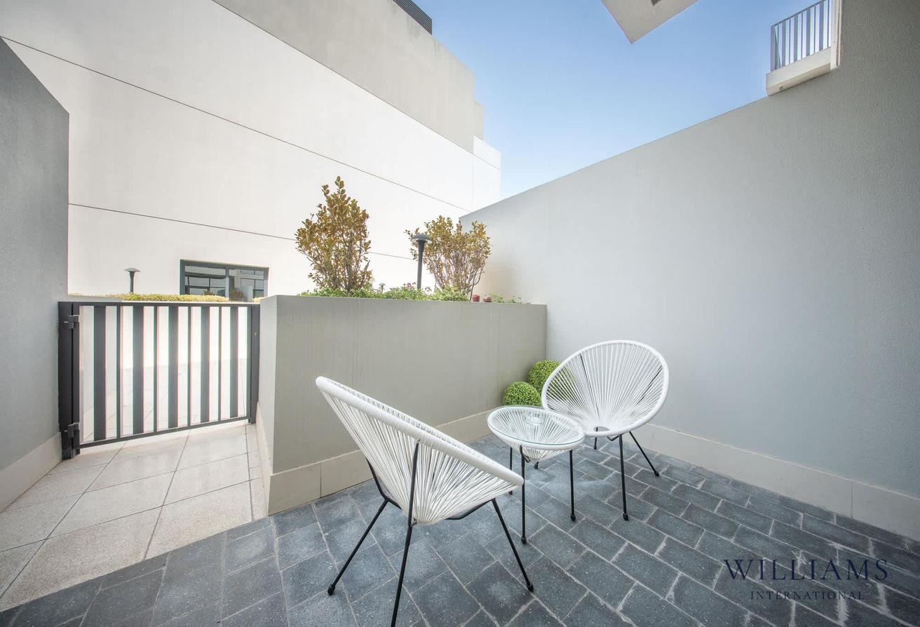 FULLY UPGRADED | FURNISHED | SPACIOUS TERRACE photo 11
