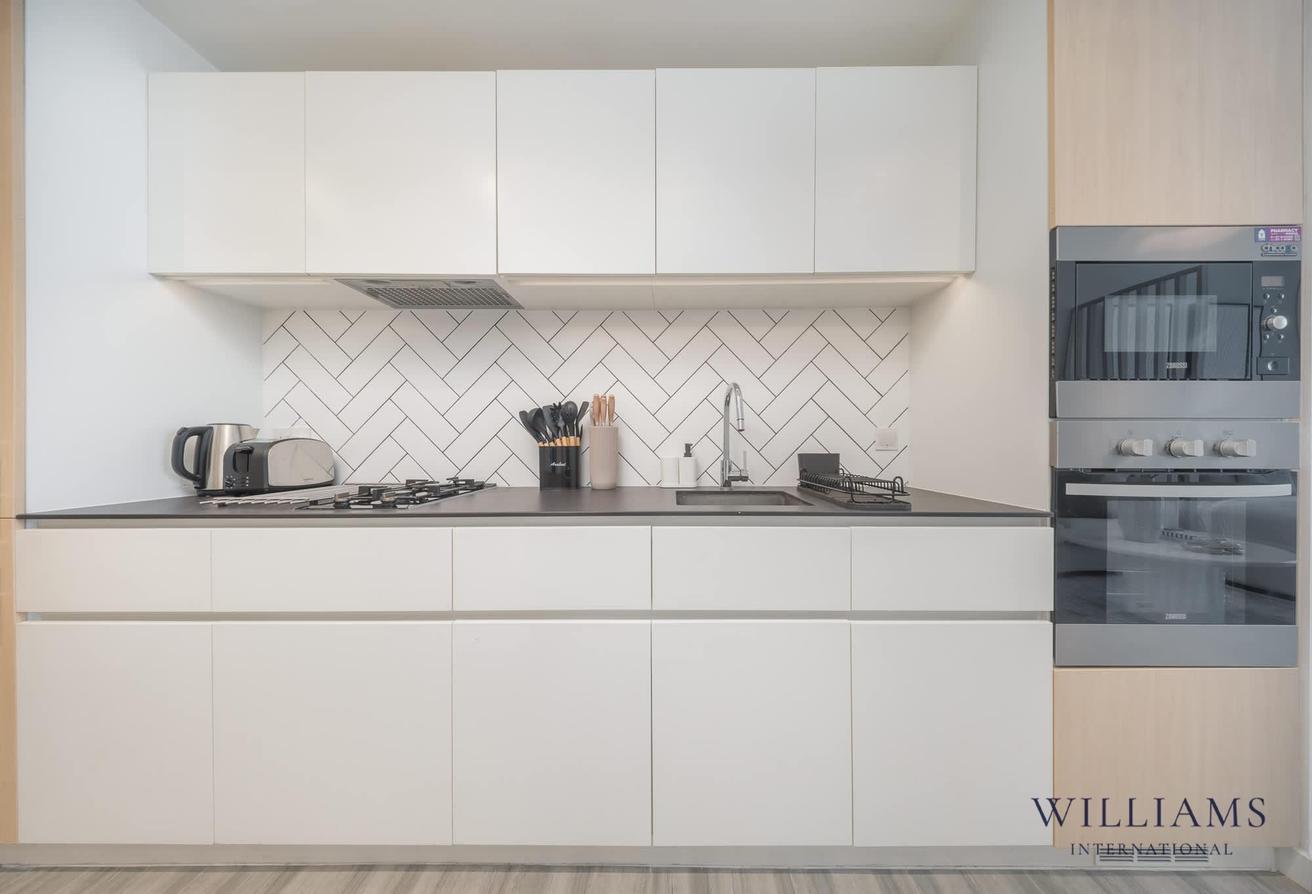 FULLY UPGRADED | FURNISHED | SPACIOUS TERRACE photo 4