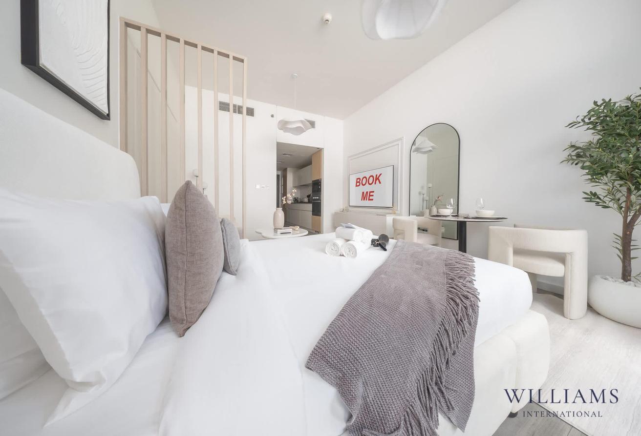 FULLY UPGRADED | FURNISHED | SPACIOUS TERRACE photo 6