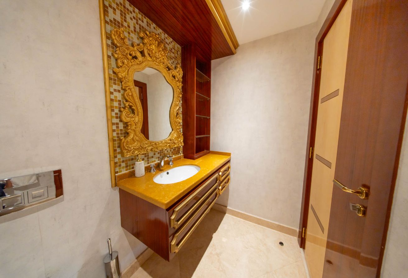 4 bedroom apartment in Cayan Tower, Dubai Marina: 16