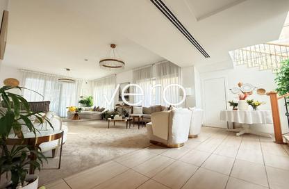 Villa - 4 - 5 for rent in Legacy Nova Villas - District 9 - Jumeirah Park - Dubai
