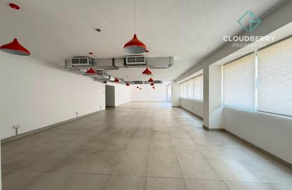 Office Space - Studio - 1 Bathroom for rent in Al Khaleej Building - Al Karama - Dubai