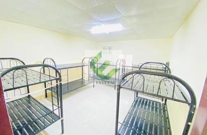 Labor Camp - Studio - 7+ for rent in M-33 - Mussafah Industrial Area - Mussafah - Abu Dhabi