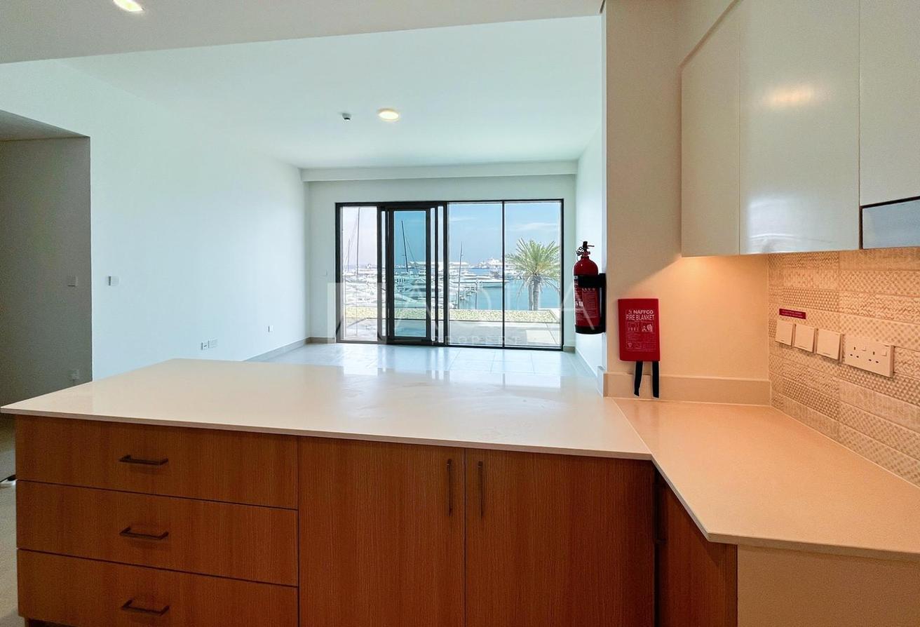 Spacious | Marina Views | Prime Waterfront Living photo 3