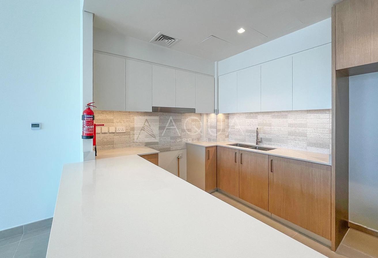 Spacious | Marina Views | Prime Waterfront Living photo 5