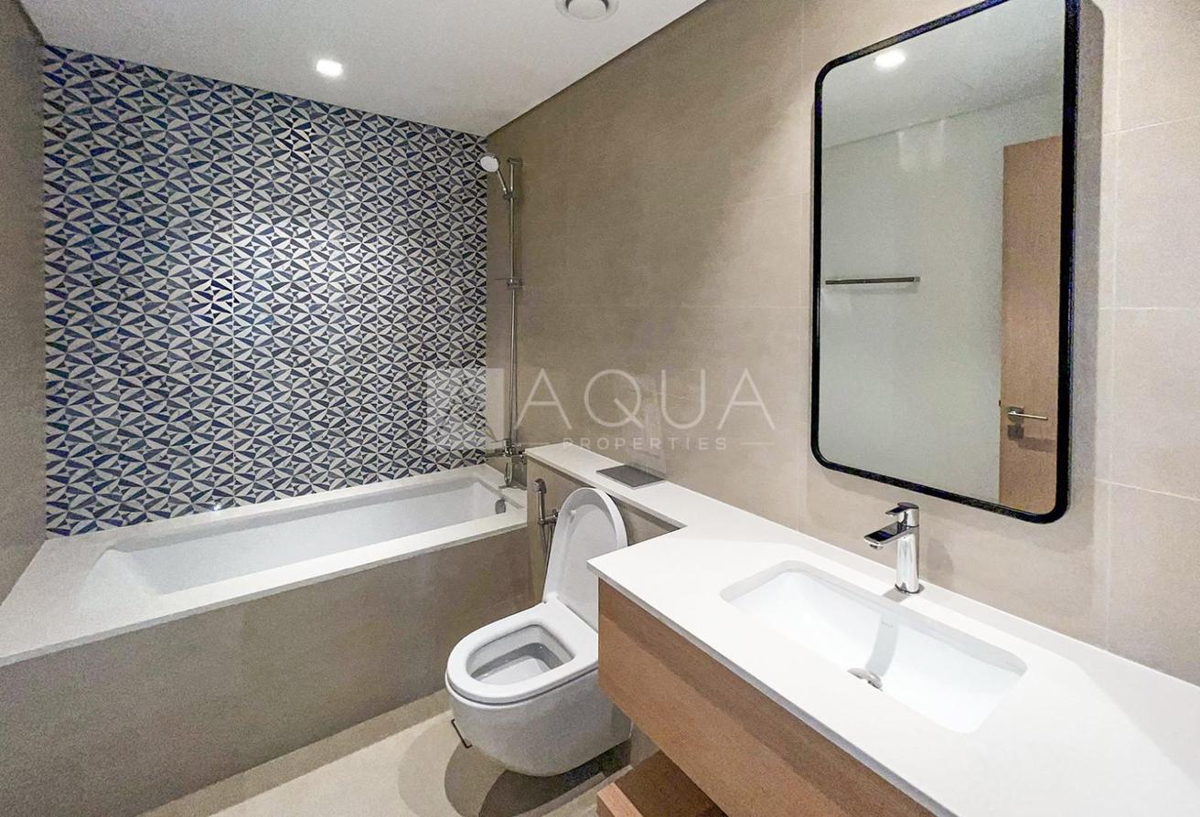 Spacious | Marina Views | Prime Waterfront Living photo 14