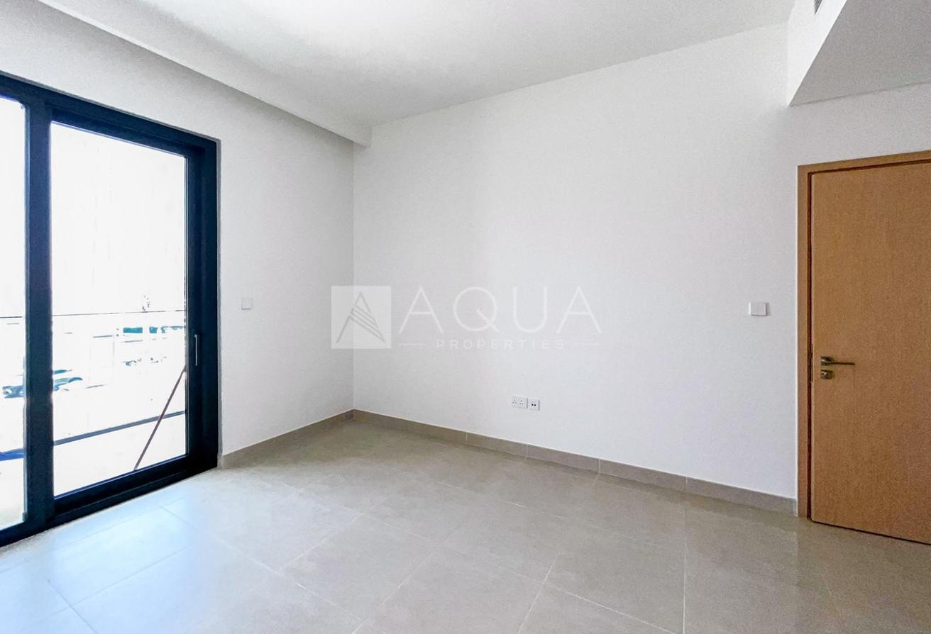 Spacious | Marina Views | Prime Waterfront Living photo 9