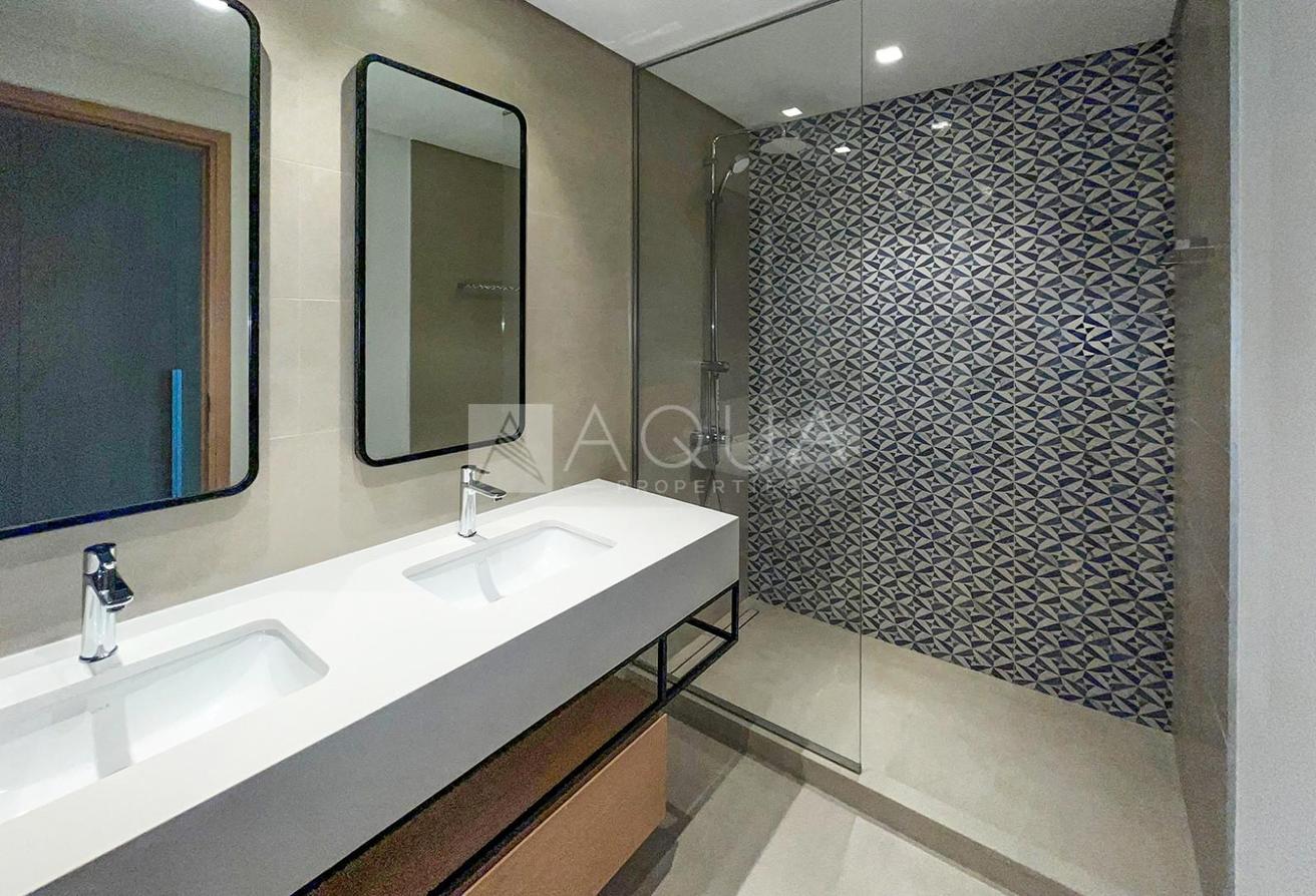 Spacious | Marina Views | Prime Waterfront Living photo 12