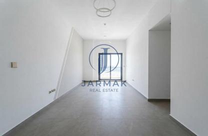 Apartment - 2 - 3 for rent in Iltemas Residence - Jumeirah Garden City - Al Satwa - Dubai