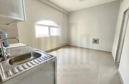 Apartment - Studio - 1 for rent in Muwailih Building - Muwaileh - Sharjah