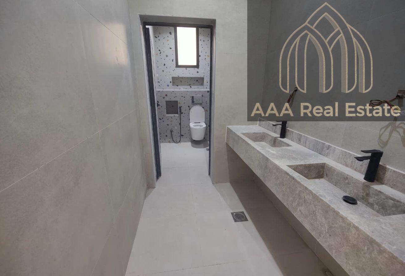 BRAND NEW | SPACIOUS | READY TO MOVE IN photo 5