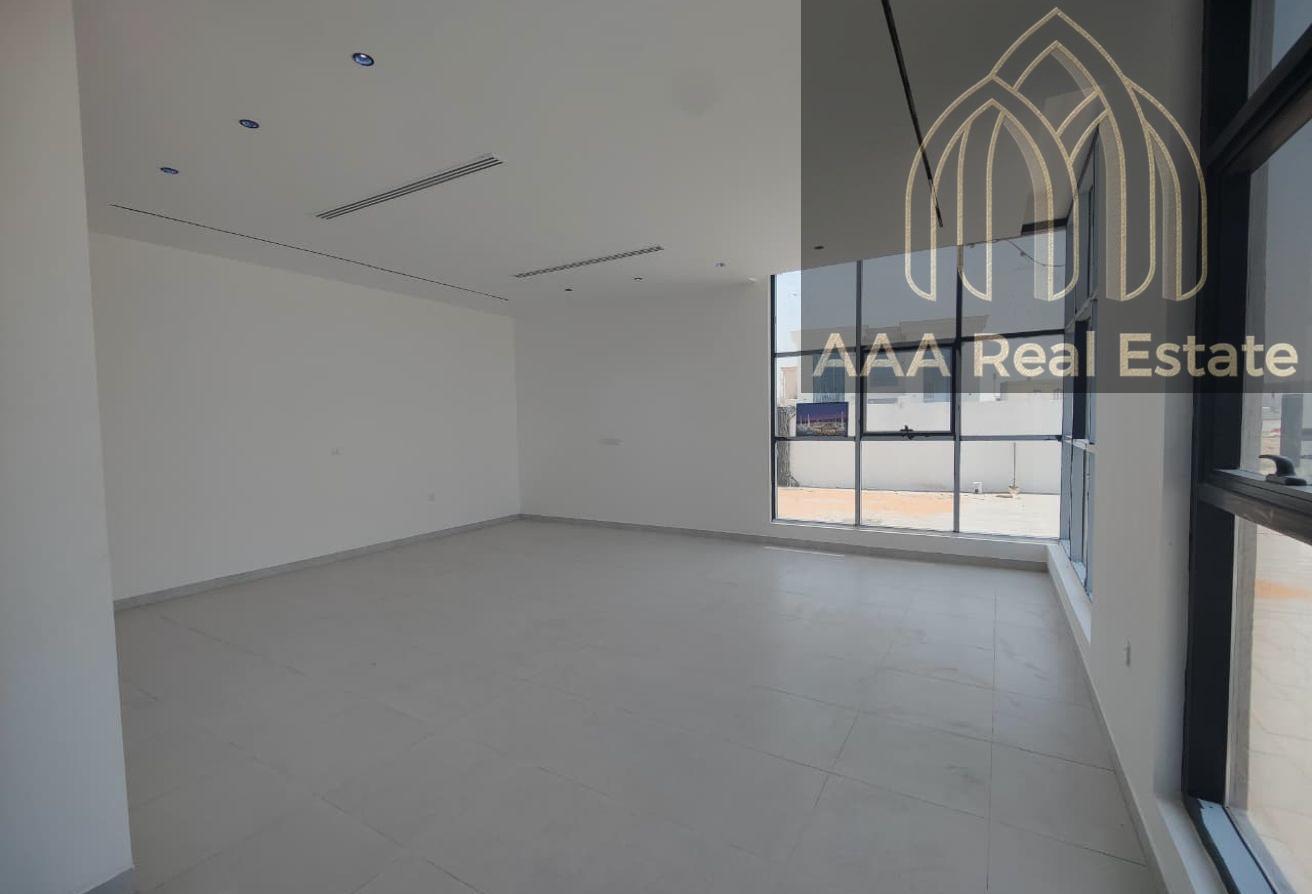 BRAND NEW | SPACIOUS | READY TO MOVE IN photo 3